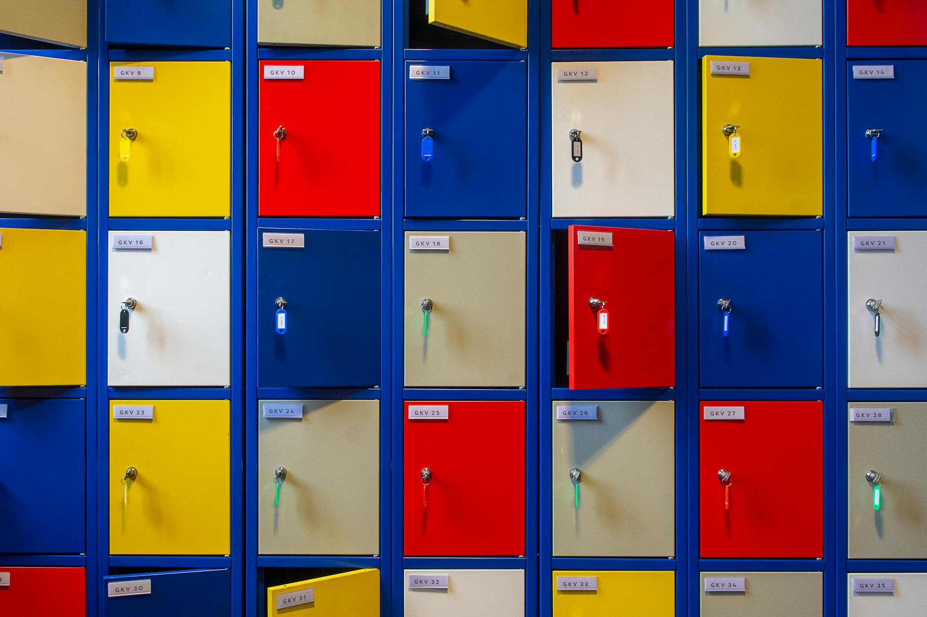 Luggage storage lockers for travellers