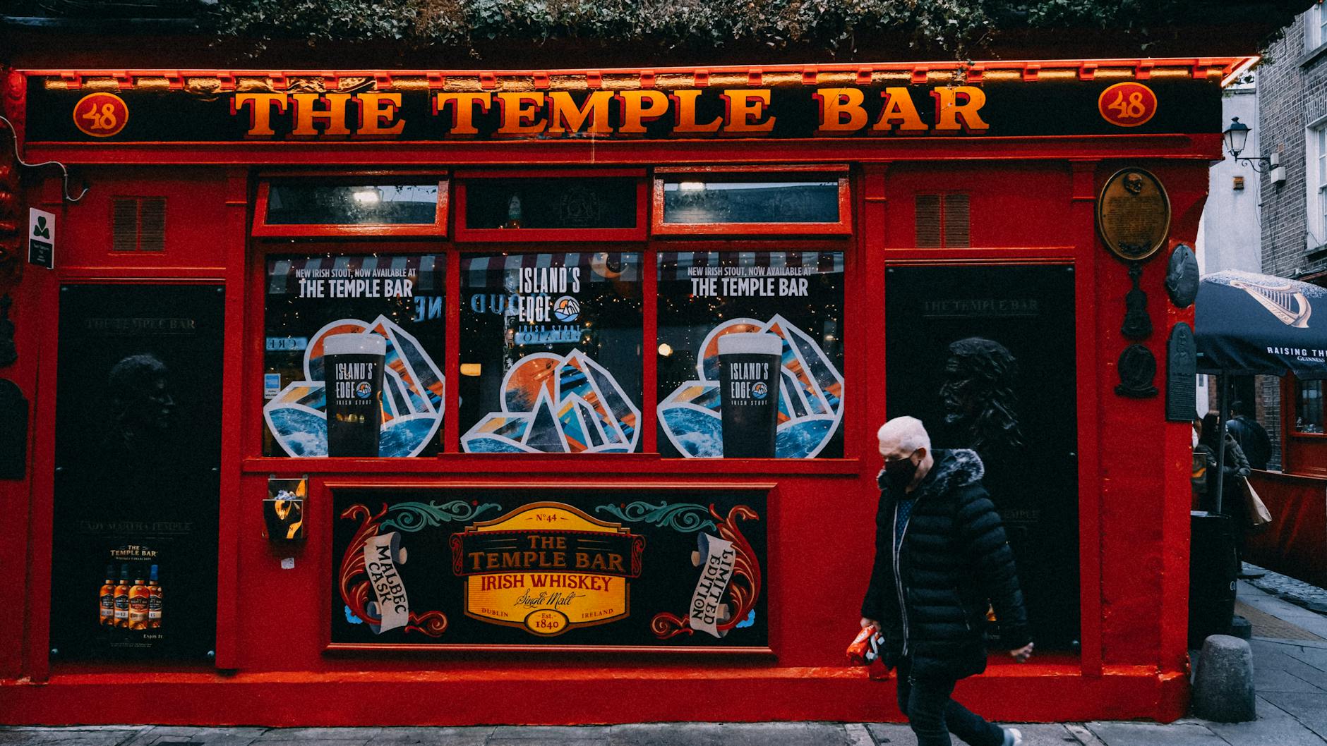 The famous Temple Bar pub in Dublin lit up at night