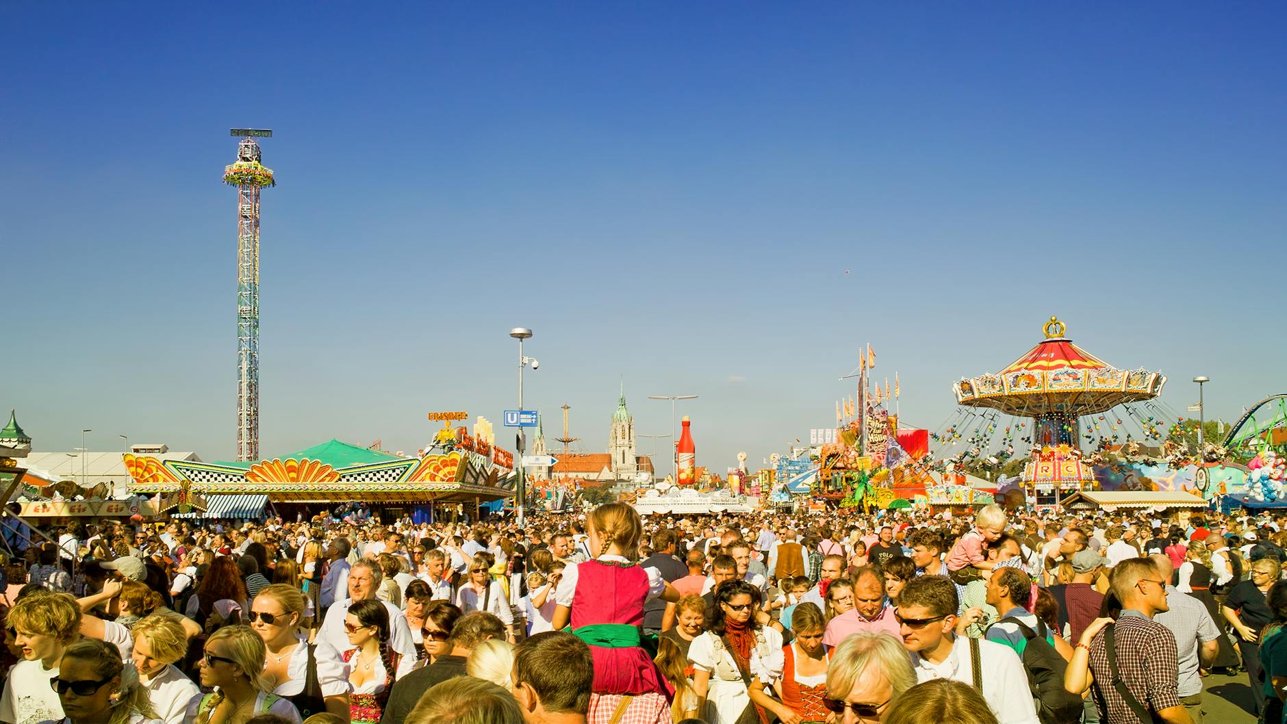 Peak season vs shoulder season crowds
