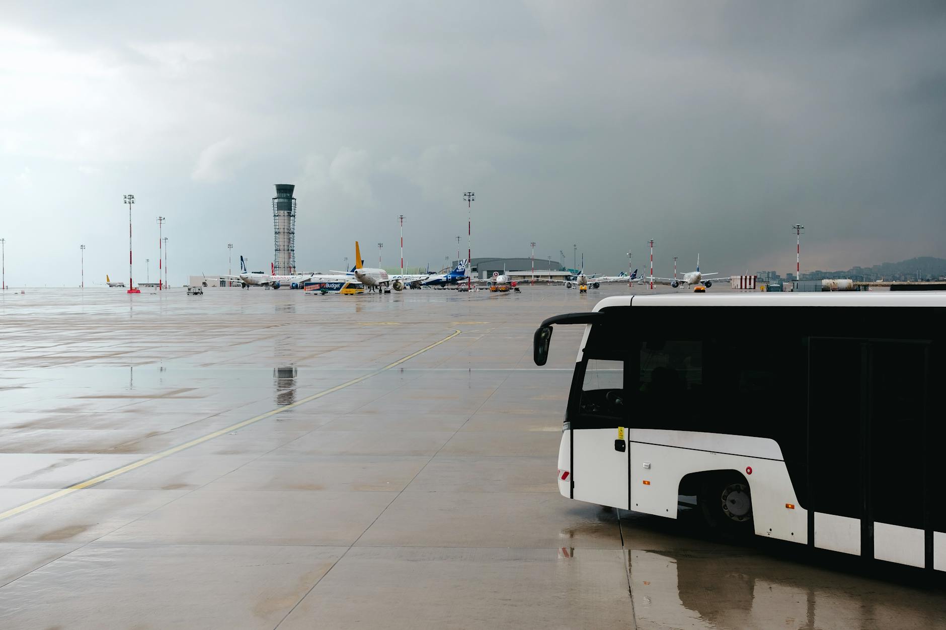 The Airlink 747 bus connects airport and city
