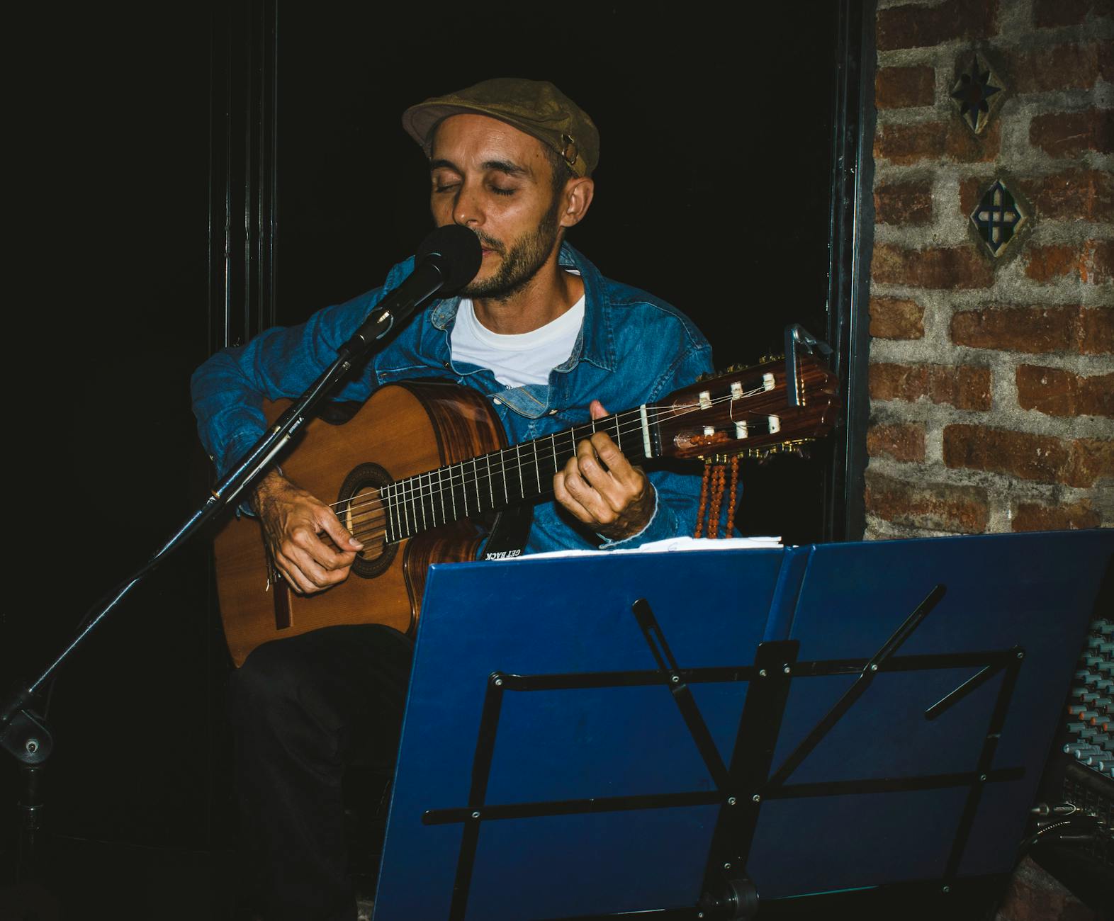 Singer-songwriter sessions are common in Dublin's smaller venues