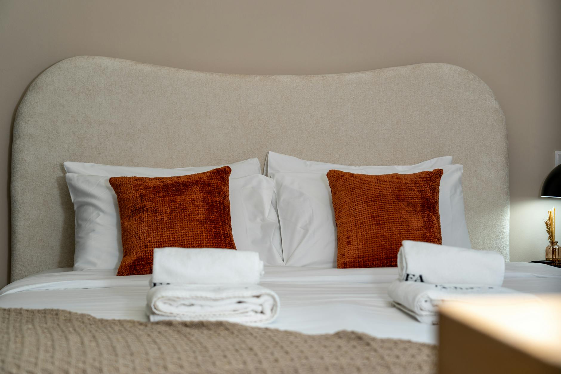 Choosing the right Temple Bar hotel room means avoiding street-facing units