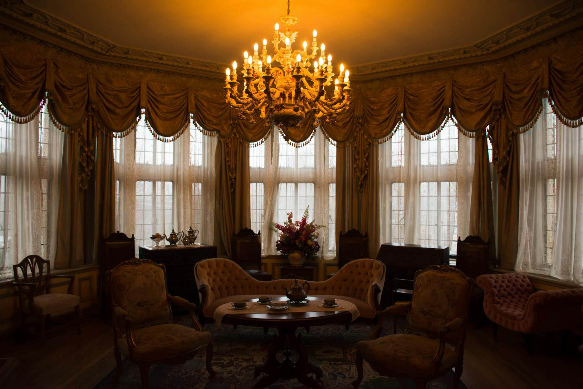 Several Dublin pubs preserve their Victorian-era interiors