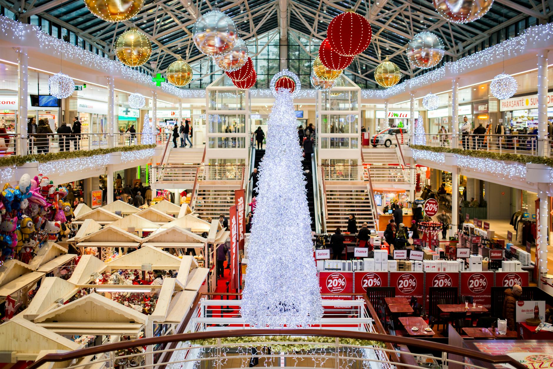 Christmas shopping in central Dublin